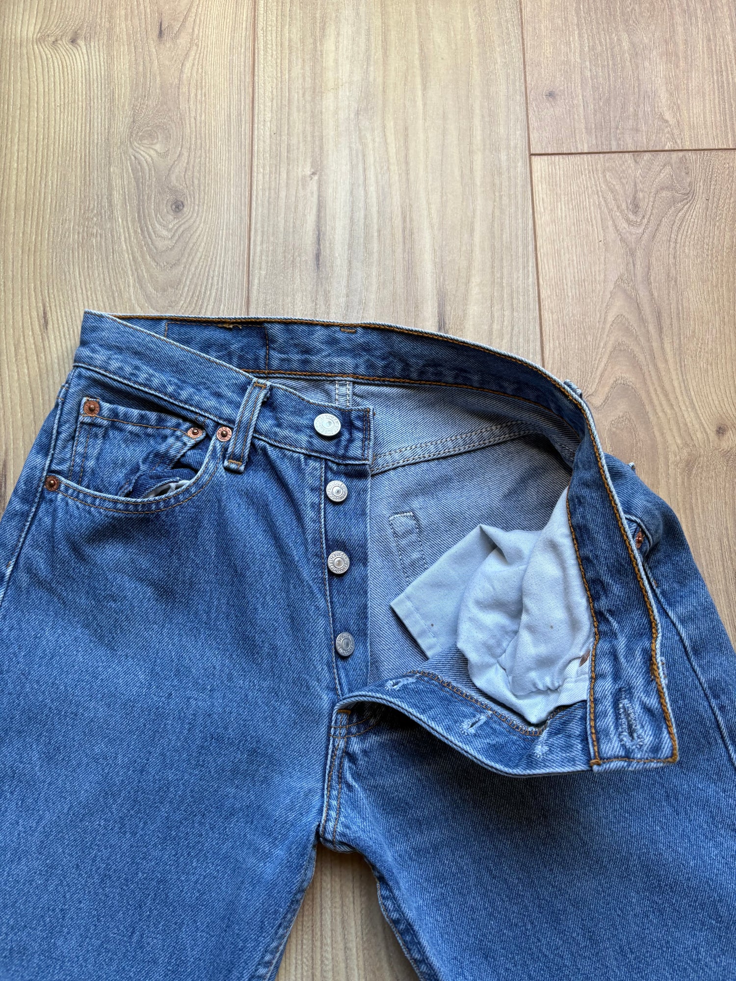 Jean Levi's 501 W27 L34