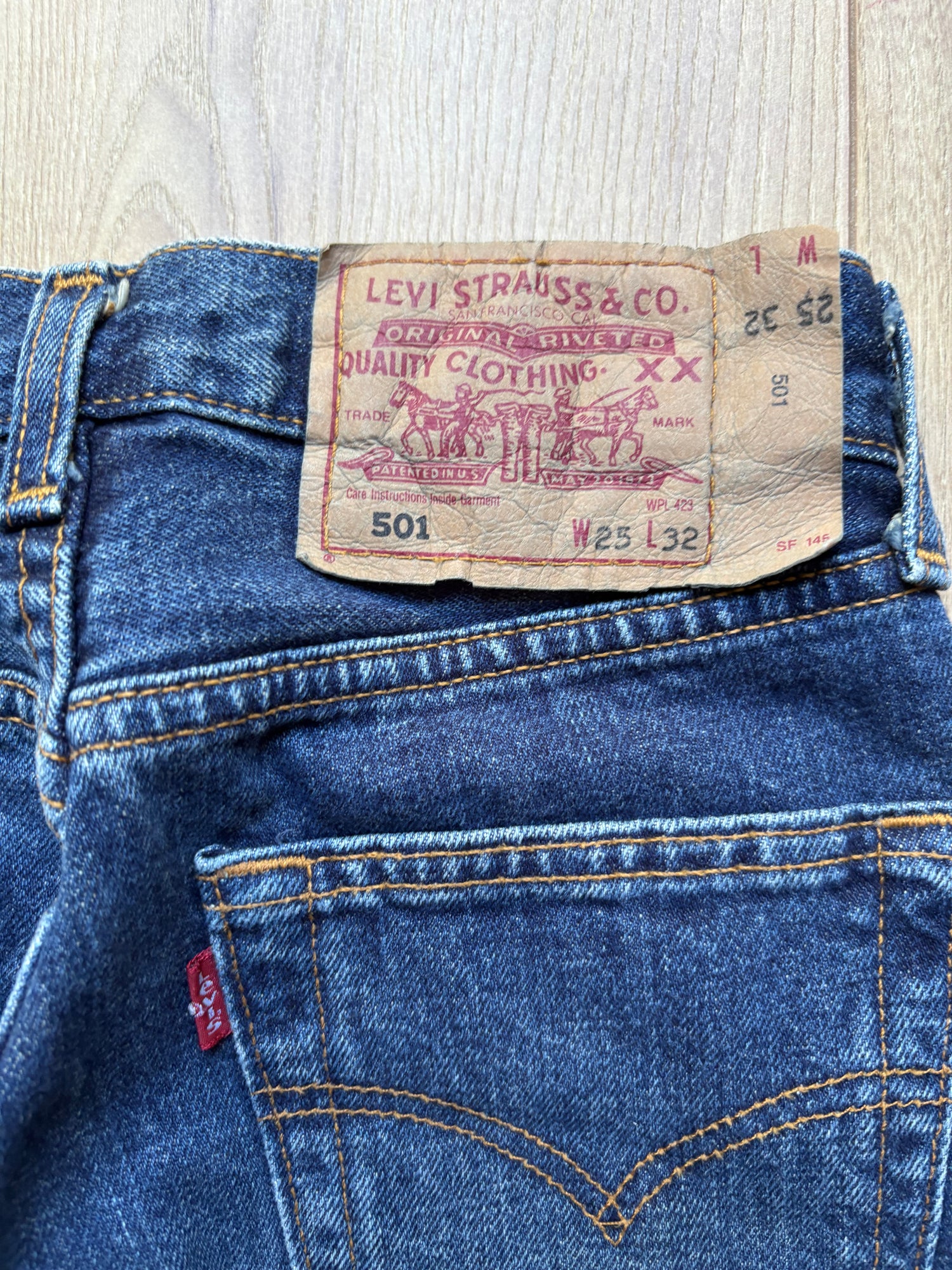 Jean Levi's 501 W25 L32