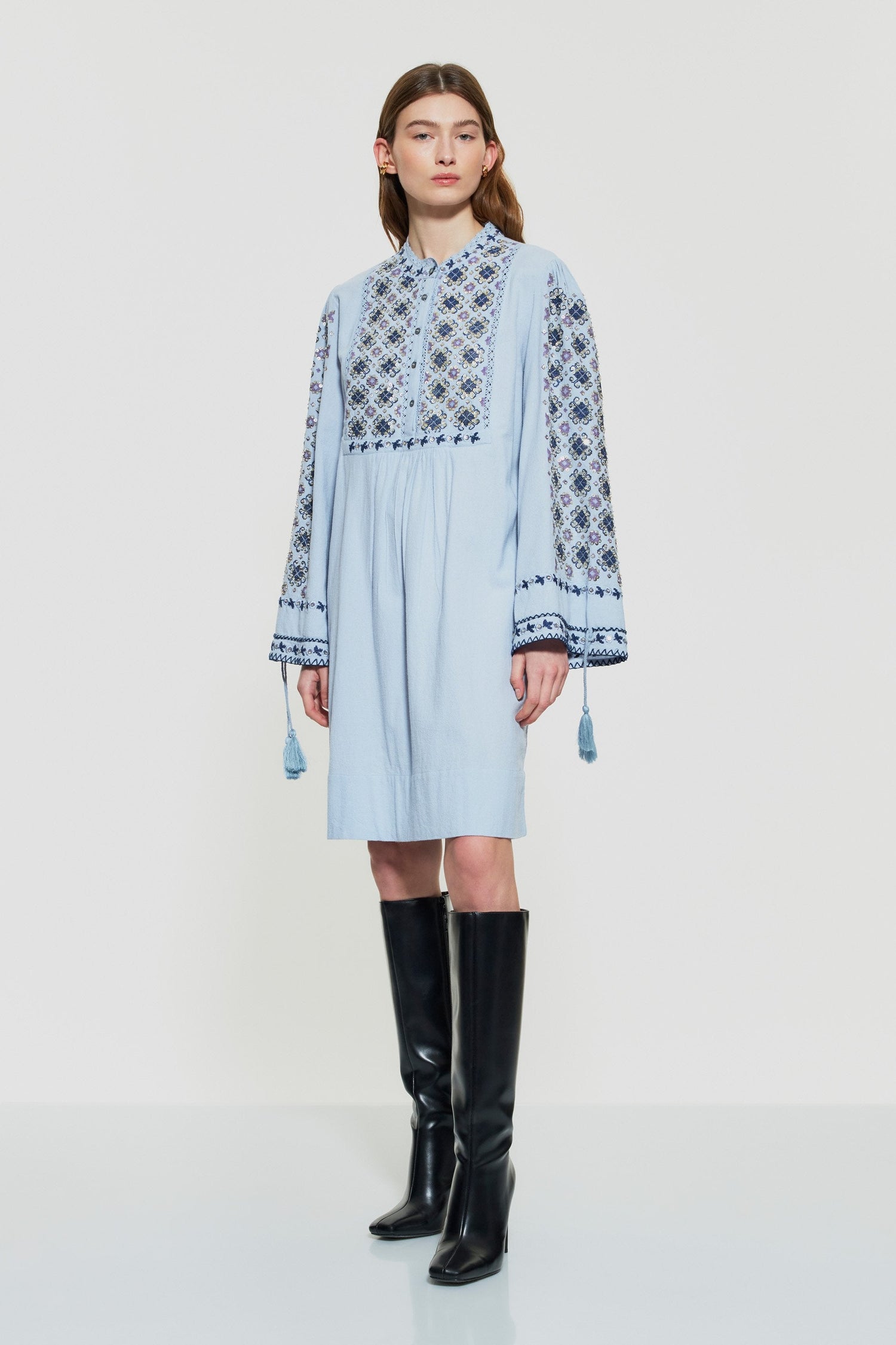Robe courte Joana brodée de sequins
