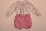 Maëline, Blouse fille à manches longues raglan, encolure entièrement smockée, en imprimé fleuri rose et kaki