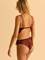 Triangle Fly Wine Snow Flowers Bordeaux