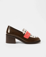 PABLO mocassins à talons pour femme en cuir upcyclé et ultra confortable. Cuir marron glacé et attache corail. 