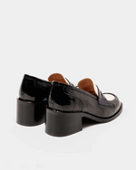 PABLO mocassins à talons pour femme en cuir upcyclé et ultra confortable. Cuir noir vernis et cuir blanc. 