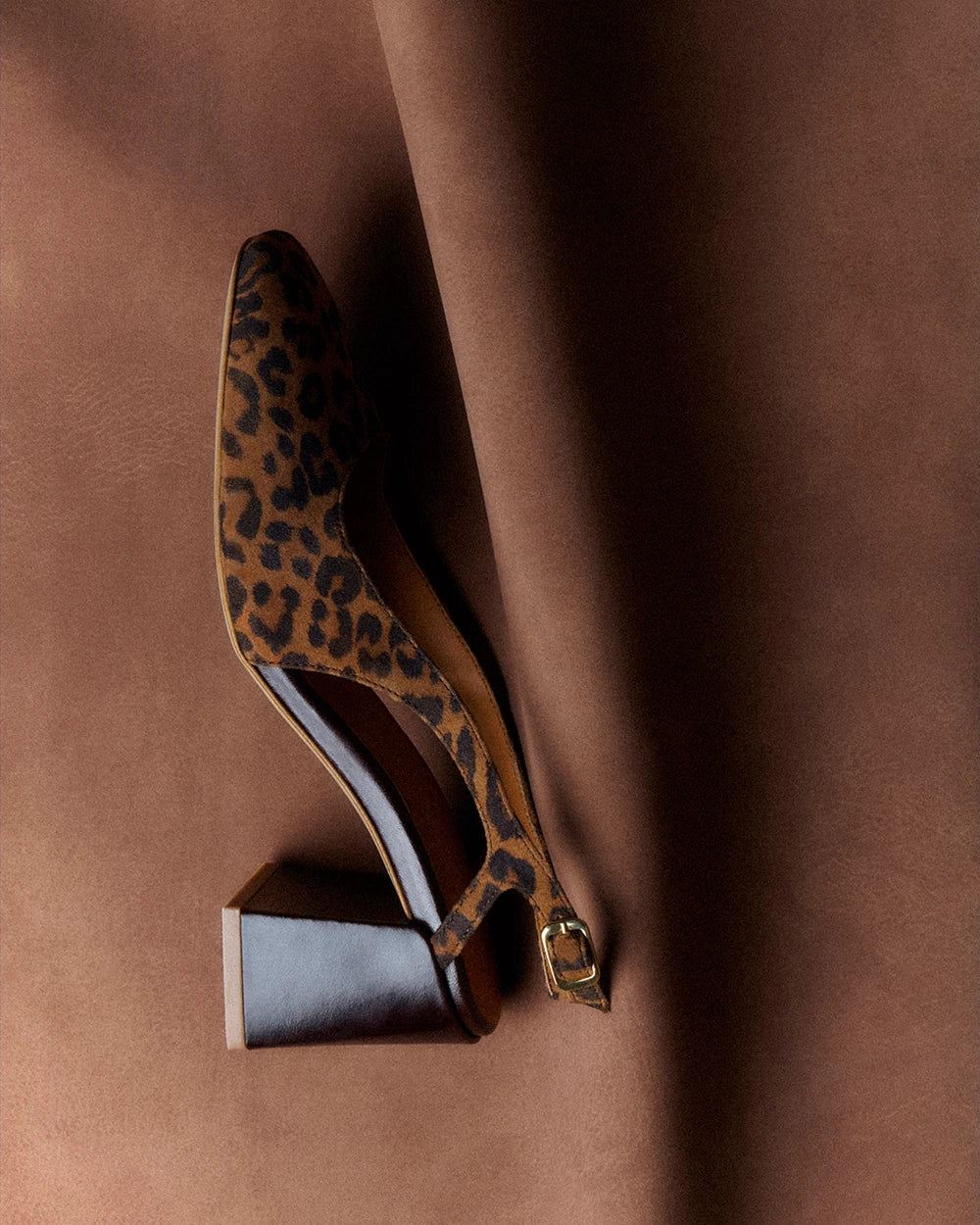 Les slingbacks escarpins en cuir léopard pour femmes. Confortables et élégantes
