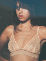 Triangle Peach Blossom Dentelle