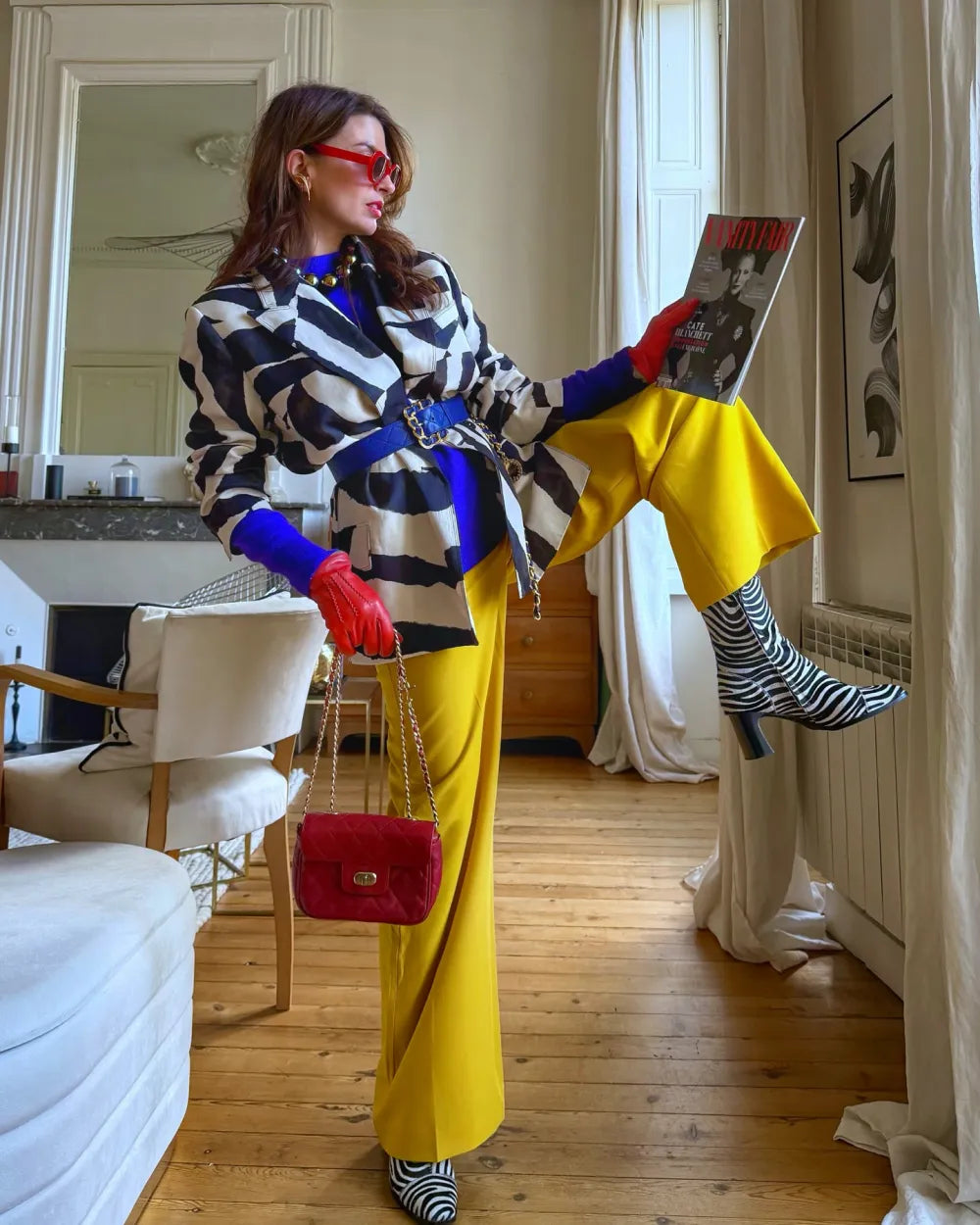 maud porte nos bottines à talon en cuir zebre