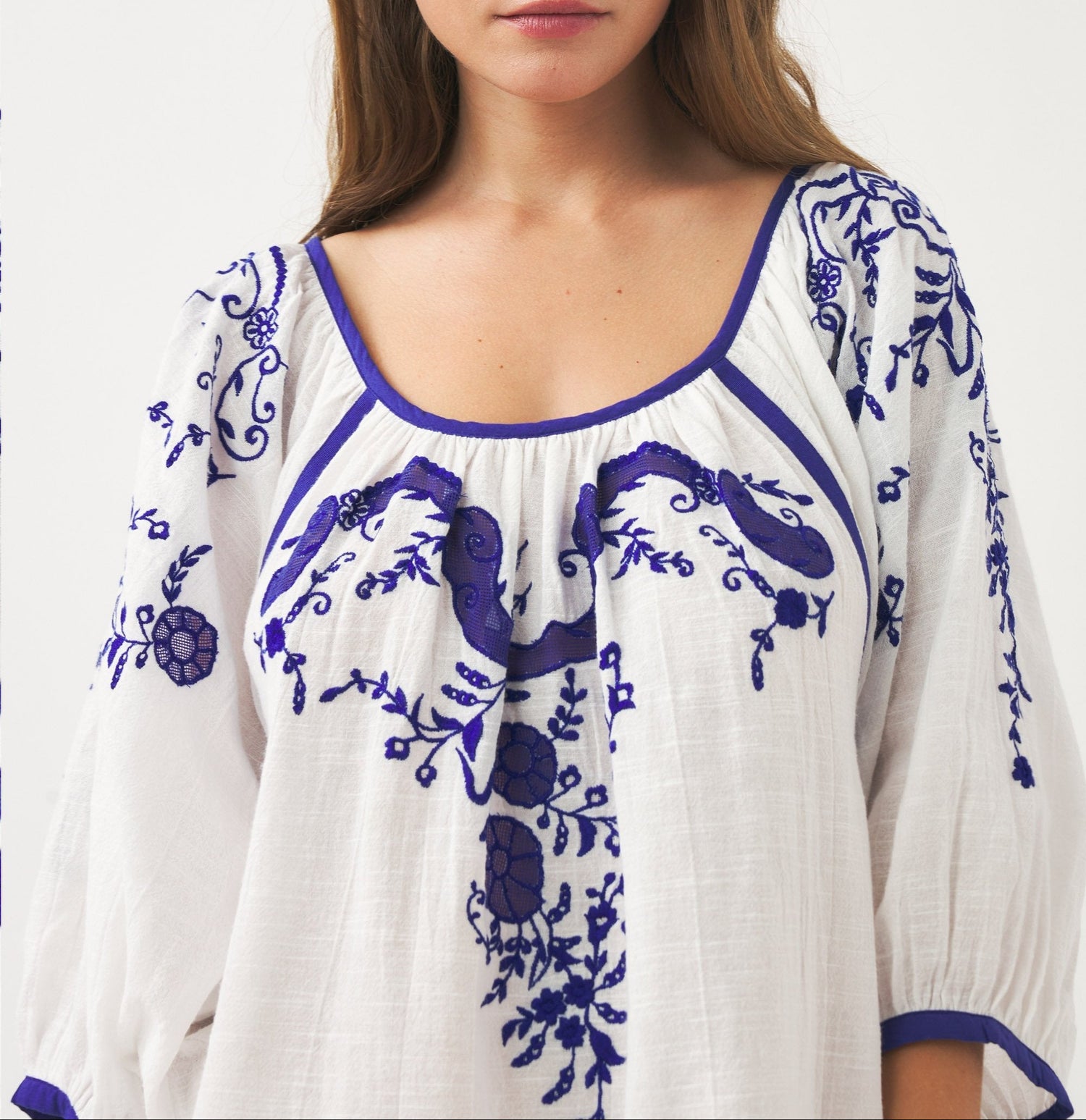 Robe brodée Victoria