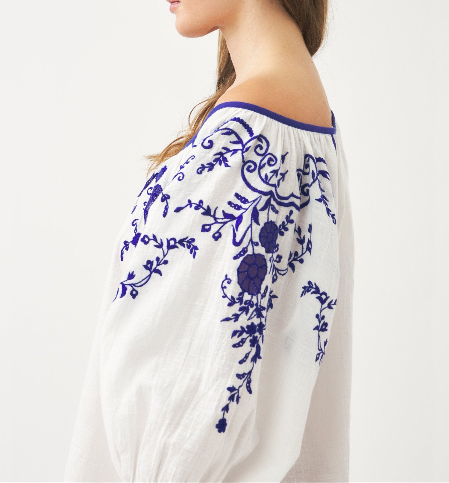 Robe brodée Victoria