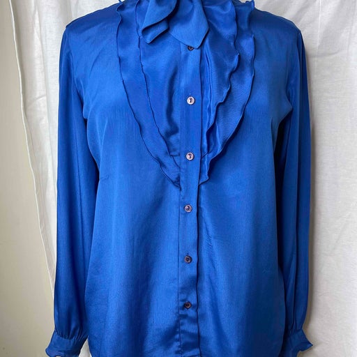 Chemise bleue à volants