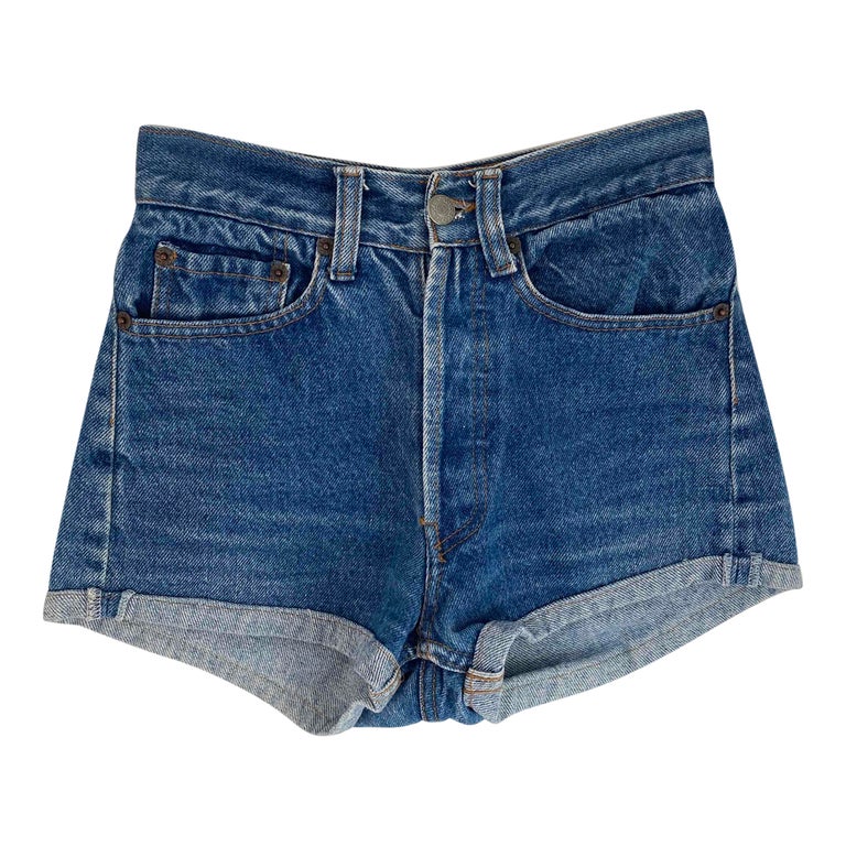 Short Levi’s 501 W26
