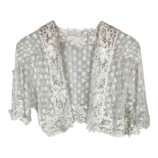 Veste courte en dentelle