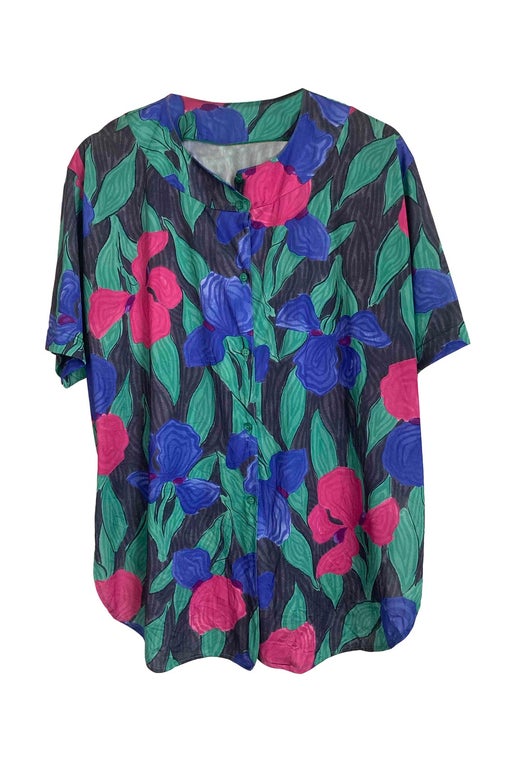 Buttoned blouse with flowers - oversized effect