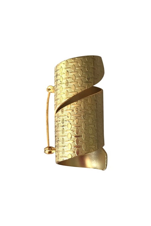 Cylindrical brooch in gold metal with