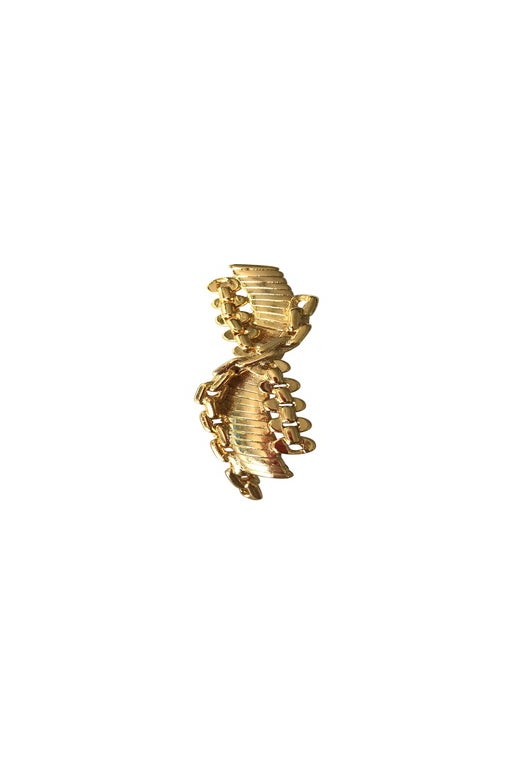 Orena brooch with chain details in m