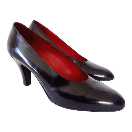 Celine leather pumps. Manufacturing it