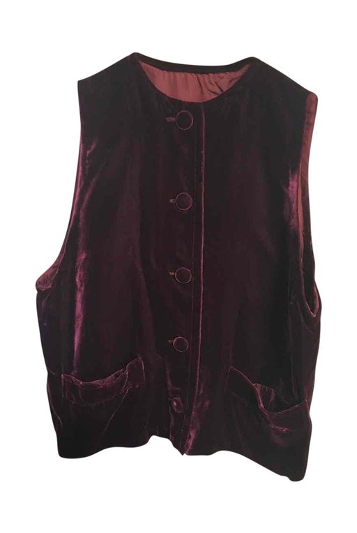 Vest in burgundy velvet. This
