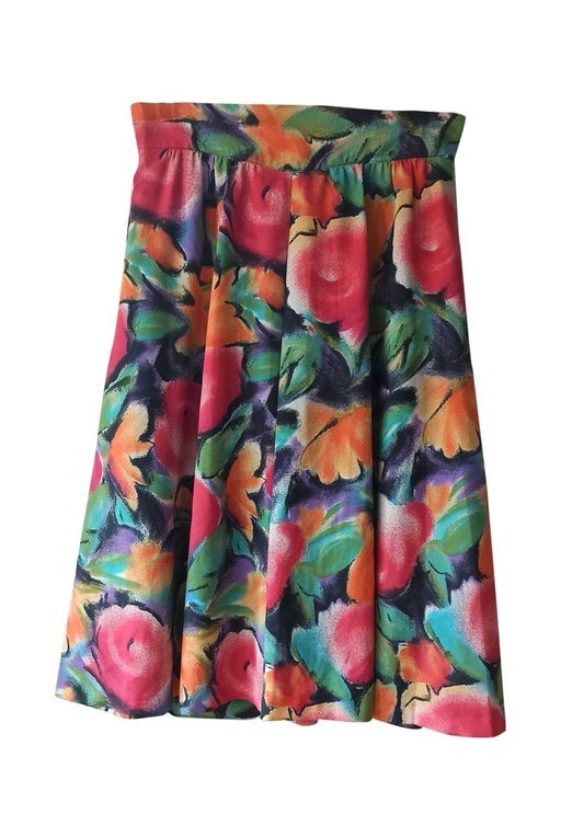 Long flowing skirt with a very summery pattern