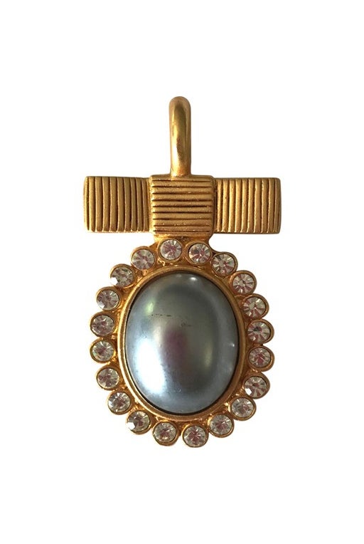 Guy Laroche pendant with strass and pearl
