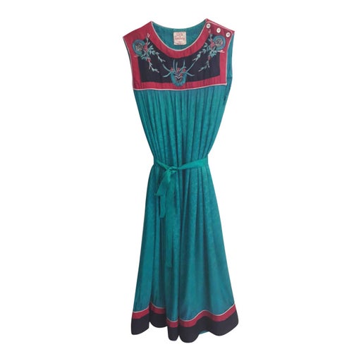 Robe brodée