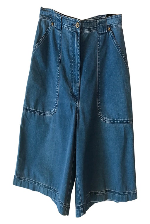 Blue Bermuda shorts with topstitching, ta