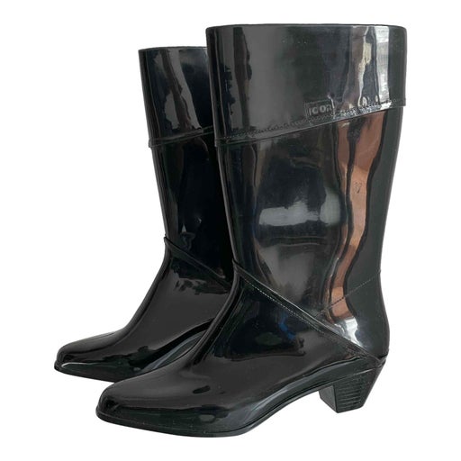 Heeled rain boots