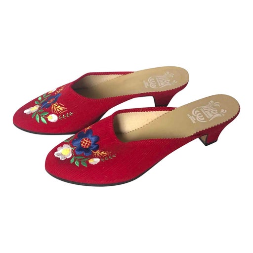 Mules brodées 