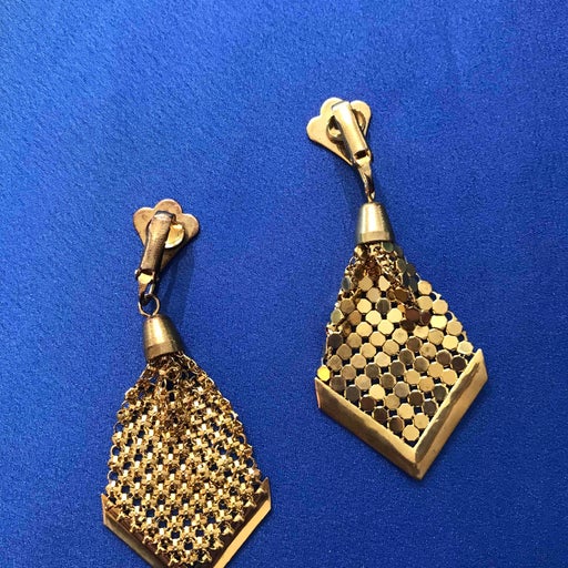 Dangling clip earrings