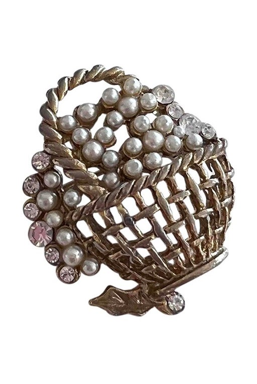 Brooch bouquet of pearls