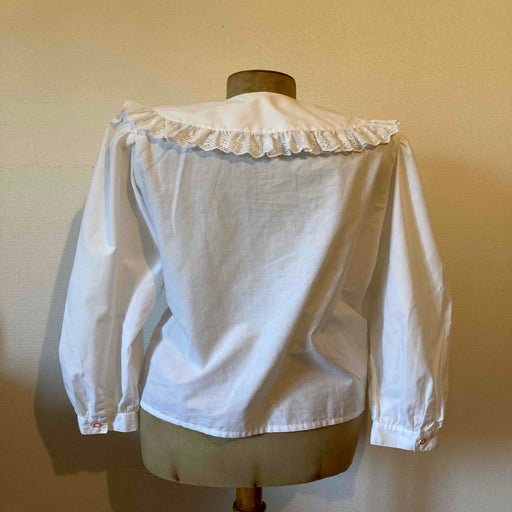 Blouse à grand col