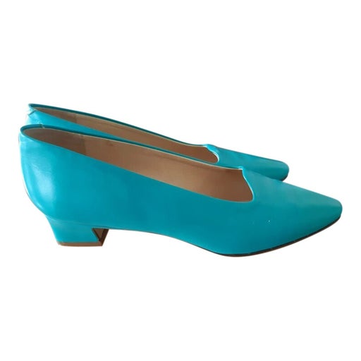 Leather pumps