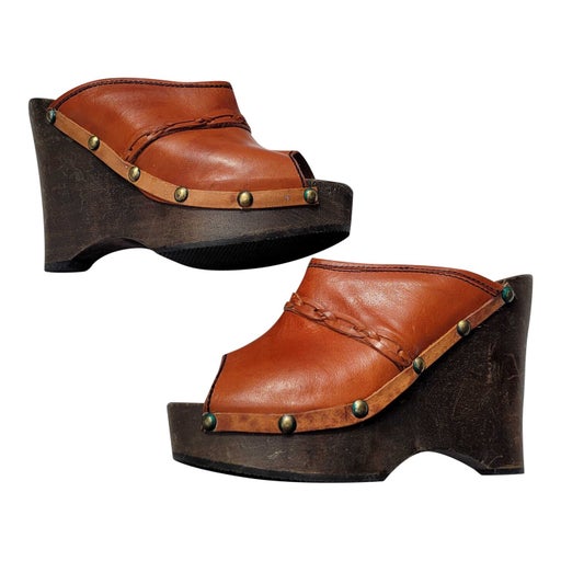 leather clogs
