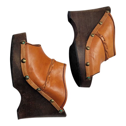 leather clogs