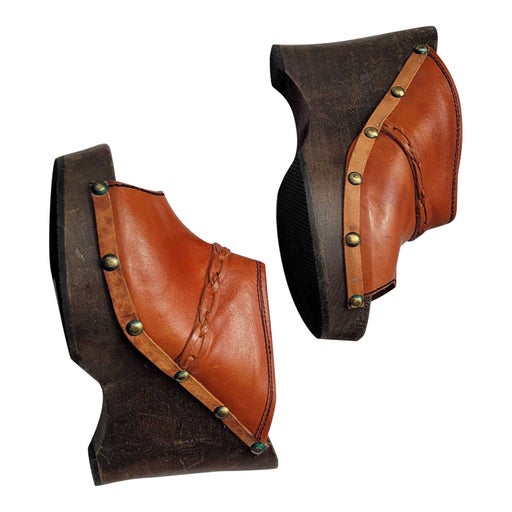 leather clogs