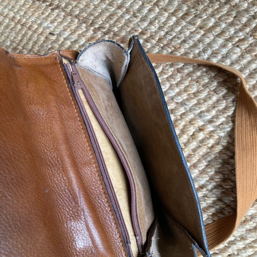 Leather shoulder bag