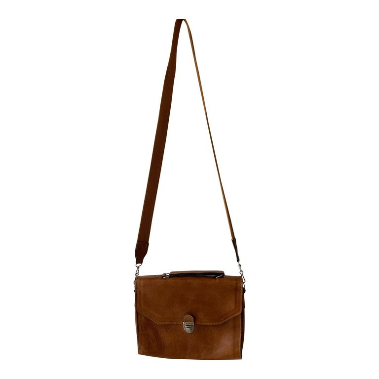 Leather shoulder bag