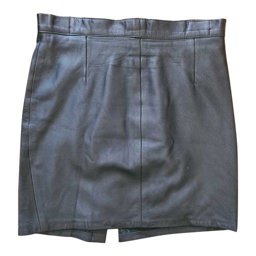 Short leather skirt