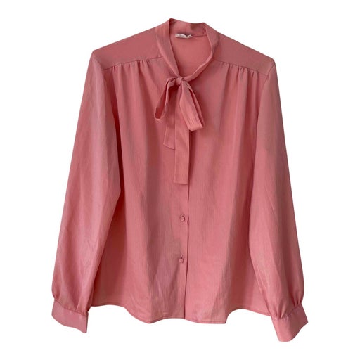 pink blouse