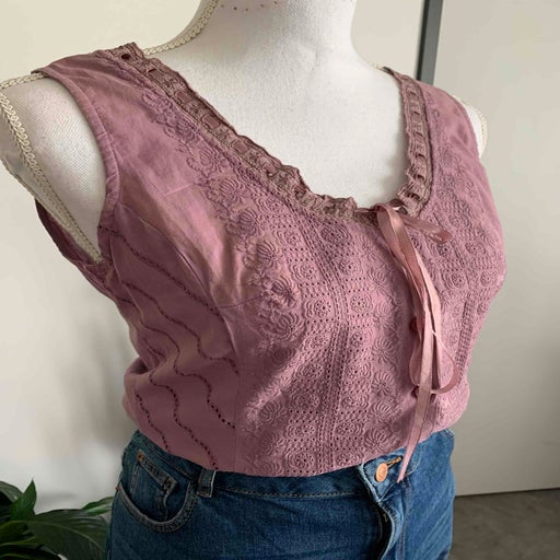 Top brodé en coton