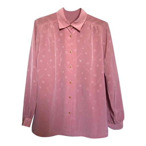 pink shirt