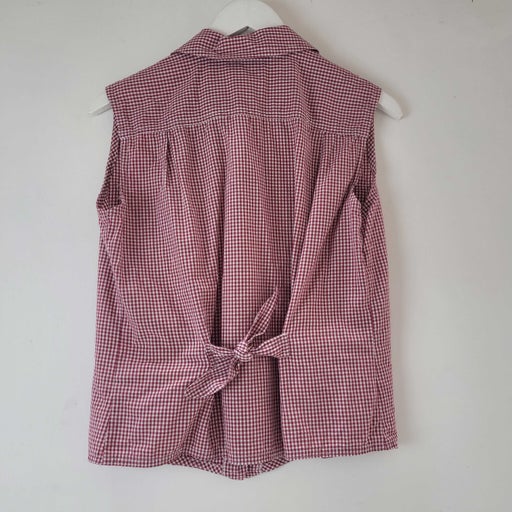 Buttoned cotton top
