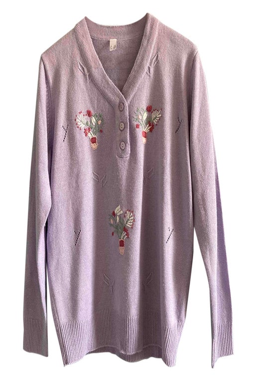 Lilac sweater with flowers
