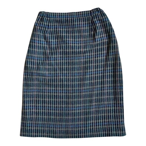 Mid-length wool skirt