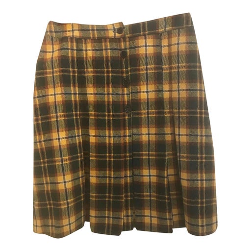 Short woolen skirt