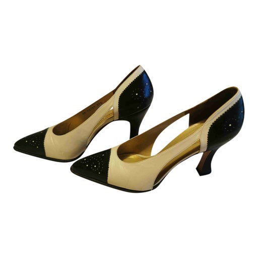 Leather pumps
