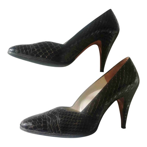 Exotic leather pump
