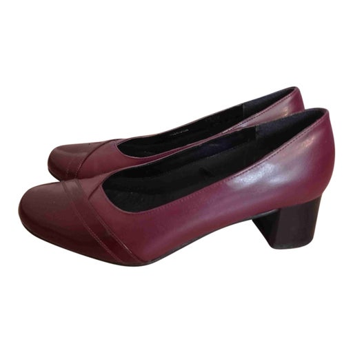 Leather pumps