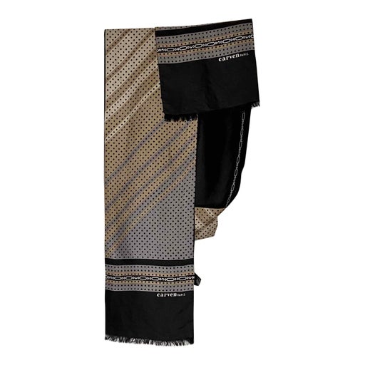 Carven stole