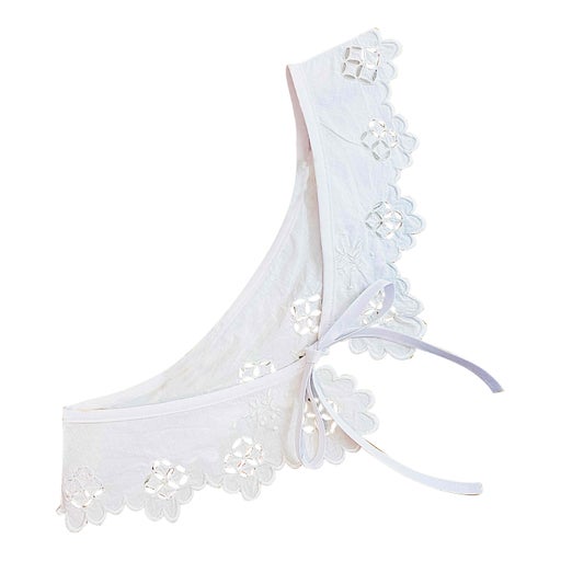 Col en dentelle 