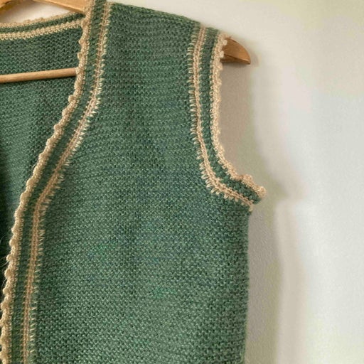 Sleeveless knit cardigan