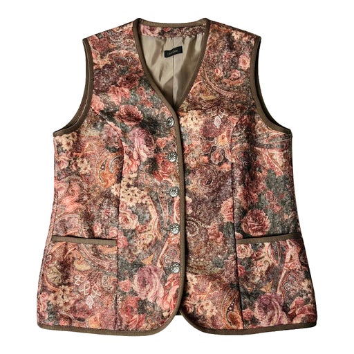 Sleeveless vest